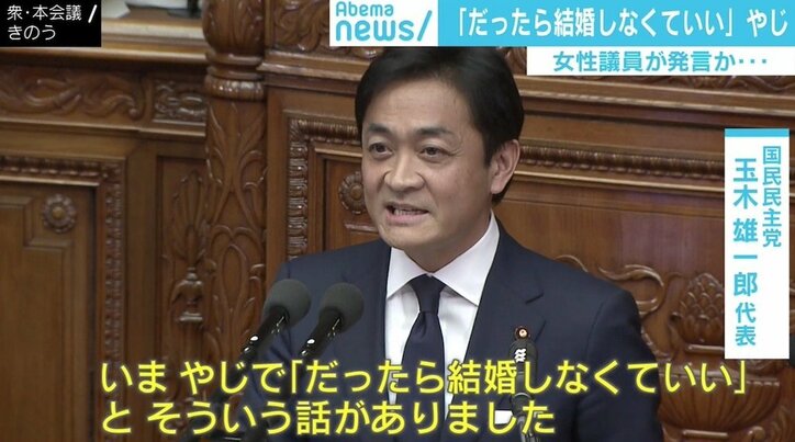 「結婚しなくていい」ヤジ疑惑の杉田議員 記者の質問を“電話中”で避ける姿に苦言