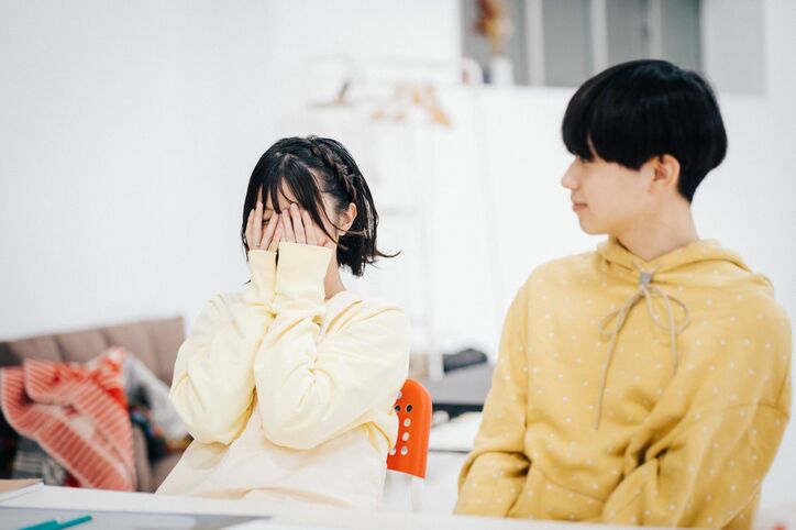 Popモデルゆな&音楽家SASUKEが超親密!ラブラブっぷりに周囲もザワつき「ああいう姿、初めて見た」『彼オオカミ』第2話