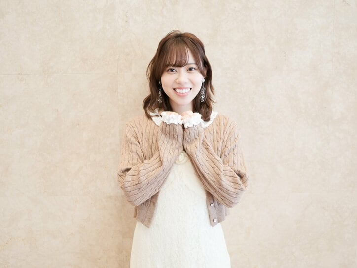 [Photos/Images] Sayuri Date à propos de son 2e photobook : « La mini-jupe, c'était un peu embarrassant (rires) »... Un shooting « comme sous l'effet d'un sortilège » 7th