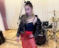  加護亜依、ロックテイストのスタイリングを披露「カッコいい」「ナイスバディ」の声 