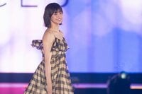 渡邉理佐の”透け感ワンピース”に視線集中、欅坂46が「ガルアワ」5回目の出演