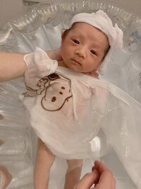 辻希美、もうすぐ1か月の三男・幸空くんの沐浴タイムに悶絶「胸が痛くなるほど可愛い過ぎる」