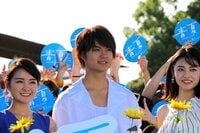 佐野勇斗がずぶ濡れに “水も滴るいい男“に葵わかなも胸キュン!?