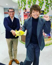 中井貴一から香取慎吾への“バトンタッチショット”に「ステキな笑顔」「可愛い」の声