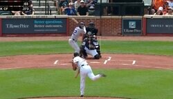 球場騒然！ 菅野智之、魂のストレートで“衝撃の光景”「エグいな」球速以上に伸びる直球→打者が“マン振り三振”「気持ち入ってる」