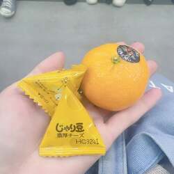  おかもとまり、電車で席を譲った高齢物からお礼に貰った物「優しかった」 