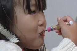 「包丁を持って追いかけまわされる家だった」壮絶過去を告白した32歳シンママグラドル、現在の目標は“親子留学”「娘が幼稚園行ってる間に…」