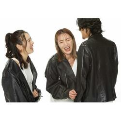  新山千春、リンクコーデで撮影した家族ショットを公開「幸せな時間でした」 