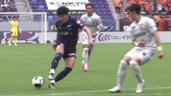 「バケモン過ぎるだろ」「代表呼んでくれ」広島の23歳FW、超絶足技からのニアハイぶち抜きゴラッソ炸裂でSNS沸騰「海外に行きますね」