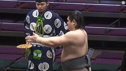 “規格外”の高学歴力士、巨漢を“秒”で圧倒 「相手飛ばした」「電車道を超えた」驚きの声