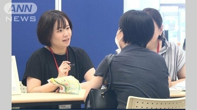 汐見夏衛さんサイン会＝愛知県名古屋市