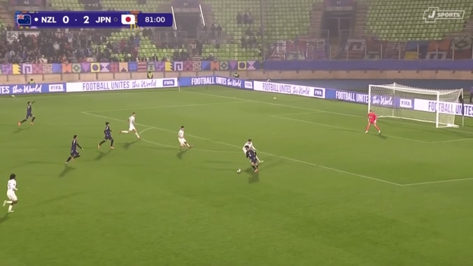 “股抜きパス”に驚愕！U-20日本代表FWのスーパーゴール演出が話題「まるでスペイン代表」「レベル高ぇ…」高岡伶颯が相手DF翻弄の瞬間 5枚目