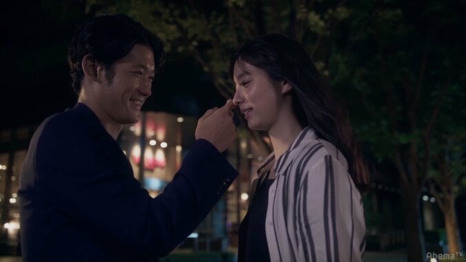 新川優愛と淵上泰史のキスシーンに反響「めっちゃスマート」「大人のキス」『星屑リベンジャーズ』#6 6枚目