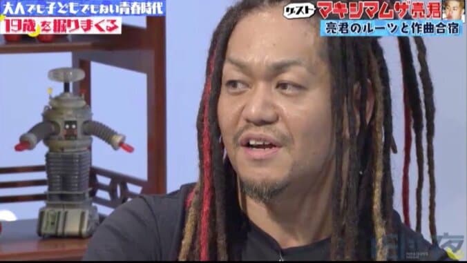 マキシマムザ亮君が明かす、驚きの作曲環境　iPhoneとPC以外の持ち物は「孫の手だけ」 1枚目