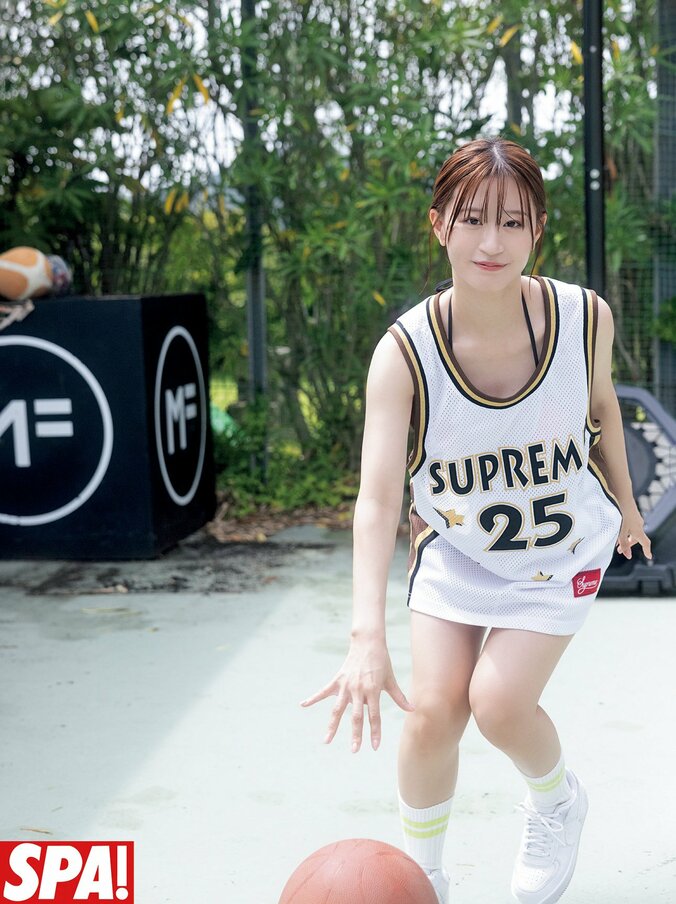 元NMB48の上西怜、瑞々しさと妖艶さが融合したグラビア 『週刊SPA！』表紙登場 2枚目