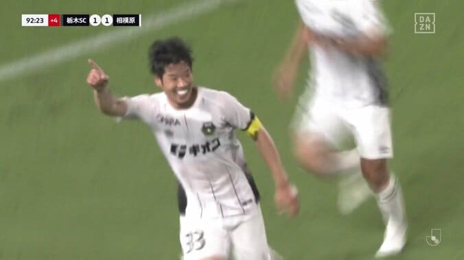 「１ミリどころか300ミリ」J3でまさかの大誤審→ファン激怒「頼むからVAR導入してくれ」ゴールラインを割った折り返しからの決勝点が認められた瞬間 3枚目