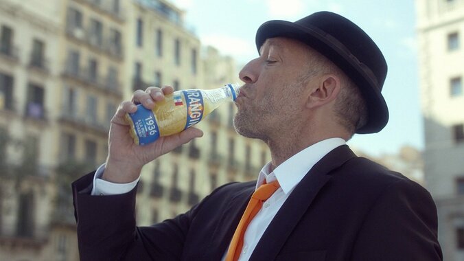 小峠がオランジーナCMに出演！フランス人俳優・ヴァンサン・カッセルの弟分役を熱演 7枚目