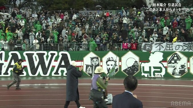 直腸がんステージ3公表のラモス瑠偉に古巣サポーターが横断幕とチャントで大声援「不屈の漢カリオカ」「病気に負けるな」ワッキーも「絶対に大丈夫」 3枚目