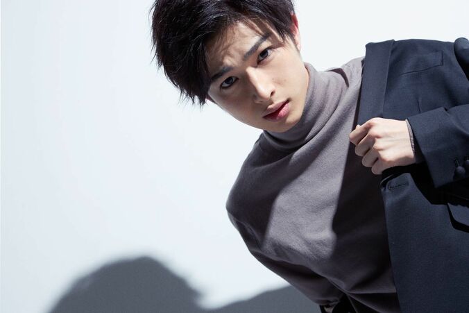 主役決定編に向けて視聴者投票開始『主役の椅子はオレの椅子～主役決定編～』開幕！尾上松也が俳優たちを撮影 10枚目