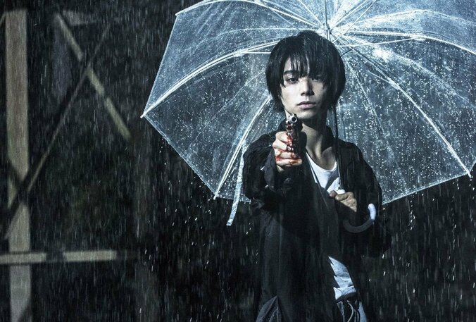 村上虹郎主演『銃』特報解禁！禁断の衝動をモノクロームで映し出す 広瀬アリス、リリー・フランキーの姿も 1枚目