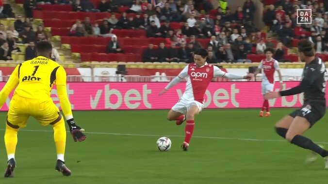 【映像】南野拓実、完璧な抜け出しから股抜き狙いのシュート