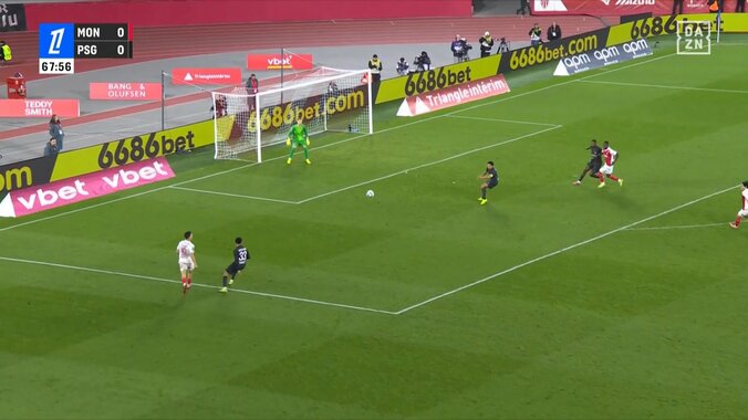 「鳥肌」「PSGキラーやん」“モナ王”南野拓実、完璧過ぎる股抜きショットでCL王者を粉砕「キーパーピクリとも動けない」値千金の一撃にSNS沸騰 3枚目