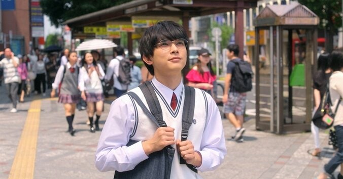 10月1日はメガネの日！吉沢亮&新木優子&杉野遥亮のメガネ写真解禁 5枚目