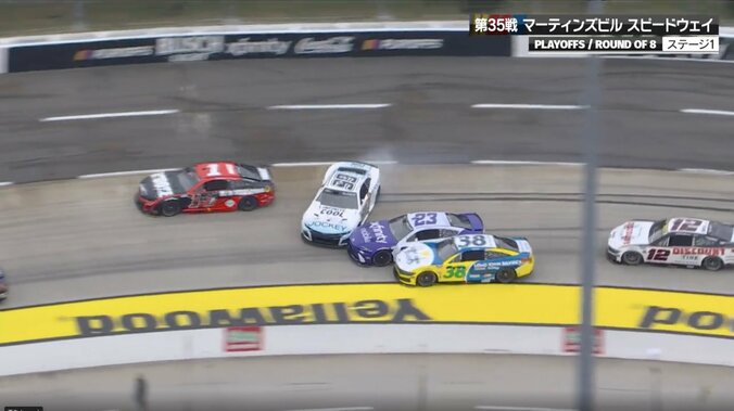 【写真・画像】ぶつかる前に「追突されている」 大混戦の超接近戦、撃墜されるも「押されて戻されて」まさかの展開にファン熱狂　1枚目