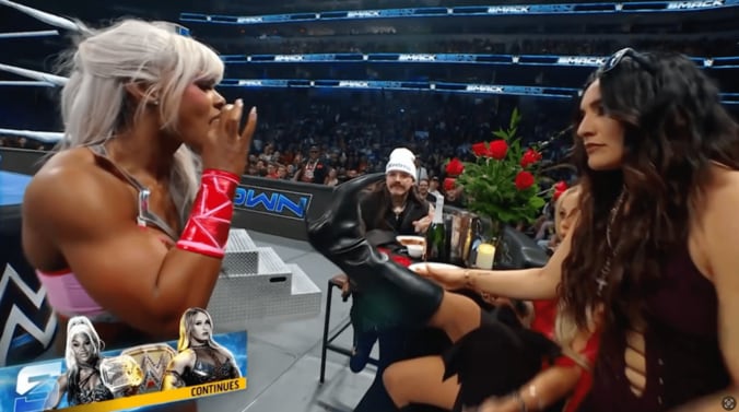 ジェイドがナゲットをつまみ食い