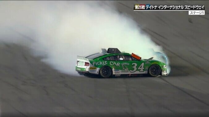 「おまえ何周目だと思ってるんだ！」 抜けてないのに左へ…大クラッシュ招いた物議を醸す“動き”に解説者苦言「クリアと言わないと」 4枚目