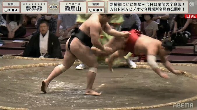 力士が「飛んだ！」ファン驚き “ニヤリ”霧馬山、唇を噛んだ豊昇龍 秀ノ山親方「（変化は）馬力が認められた証」 1枚目