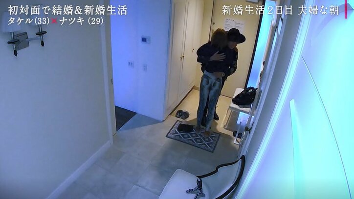 夫「チューとかハグとかしたい?」出会って2日目、初めて迎える夫婦の朝…新婚生活がスタート