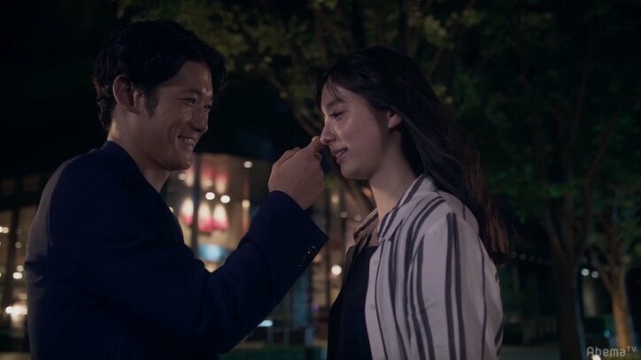新川優愛と淵上泰史のキスシーンに反響「めっちゃスマート」「大人のキス」『星屑リベンジャーズ』#6