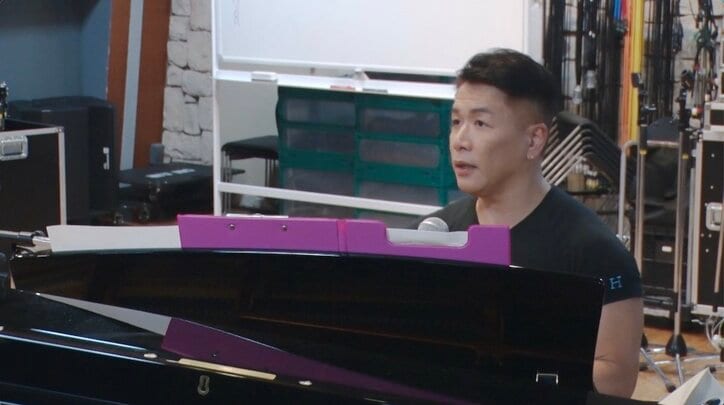 「やる気があるのかないのかどっちだ！」響き渡る怒号、ボーカル講師の厳しいダメ出しに練習生たちが涙