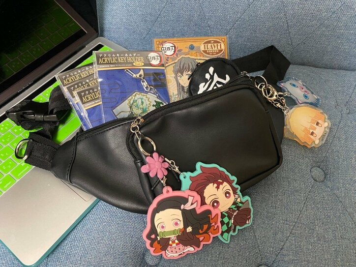 「鬼滅の刃」グッズ通販開始!ファッションに推し活を忍ばせるプチキャラグッズが人気