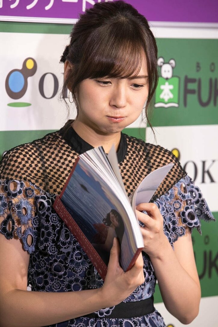 乃木坂46新内眞衣、素の表情を詰め込んだ初のソロ写真集は「100点」の仕上がり