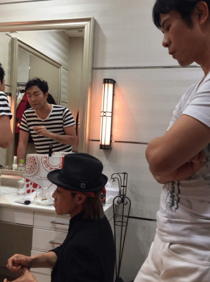 ものまねSMAPの楽屋に密着 「偽物やるのも大変」