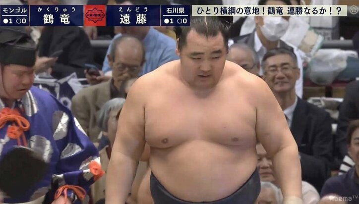 “一人横綱”鶴竜ヒヤリ　先場所金星配給の遠藤に辛勝　横綱・大関では唯一の連勝