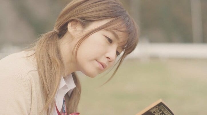 宇野実彩子、ルーズソックスにツインテの女子高生姿に反響