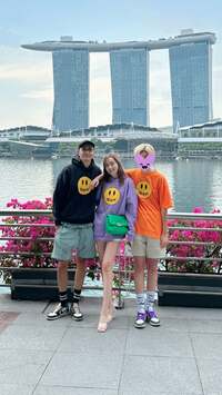 仁香『家族でシンガポール』