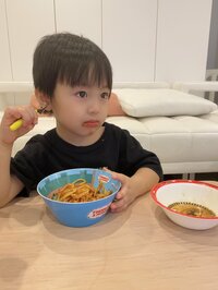 アレクサンダー『すごい食欲だよ‼️』