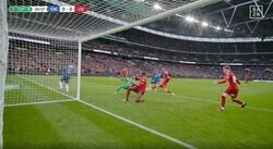 「日本人の誇り」「もはや伝説」リバプール遠藤航がゴール前の大ピンチを阻止する“高速タックル”を炸裂した瞬間　カラバオ杯優勝に導いた“鉄人”に海外メディアが高評価