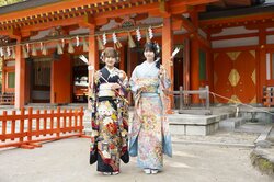 HKT48川平聖&森﨑冴彩「はたちのつどい」を報告「ヘビが自分より大きなものまで飲み込んでいくように、私たちも目の前に立ちはだかる大きなものも飲み込み、自分自身も更に大きくなっていきたい」