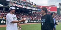 突撃系ユーチューバーかよ！「スーパースーパーピッチャー」 選手からも大人気、“球種予告”で被弾… 球宴を全力で楽しむDeNA・バウアーが良い奴すぎると話題に