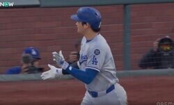 何が起きた？ 大谷翔平、爆速弾後に“まさかの行動”「泣けるな」ベンチに見せたリアクションが話題に「いよいよだな」