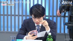 藤井聡太竜王・名人、超真剣な眼差しの先には？渡辺流“読書定跡”が大流行 ファンは爆笑「みんな自由すぎるw」／将棋・ABEMA トーナメント