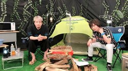 安元洋貴＆前野智昭が“キャンプ風”セットで開放的な気分に！？“電子レンジカレー”作りで男の料理を披露