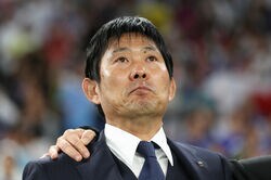 「喜びは10秒」の森保監督が“ニコニコ”笑顔だったクロアチア戦の一コマに反響 「やっぱり笑顔が素敵」「ニコニコでかわいい」