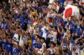 「ほぼ平愛梨やった」FIFA国際映像に映ってフォロワー急増の美女サポが話題！「めっちゃかわいい」【W杯】