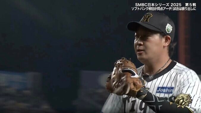 【写真・画像】ホークス日本一で“粋な計らい” 歓喜の甲子園で「掲げていました」 牧原大成が号泣「今日はベンチにいません」胸を打った感動光景　1枚目